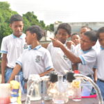Ferias educativas en Esmeraldas promovieron conciencia y preparación ante los riesgos climáticos