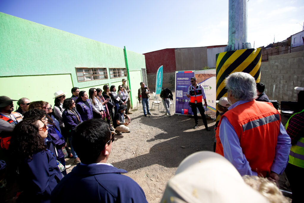 Personas participantes del simulacro por aluvión en Taltal.