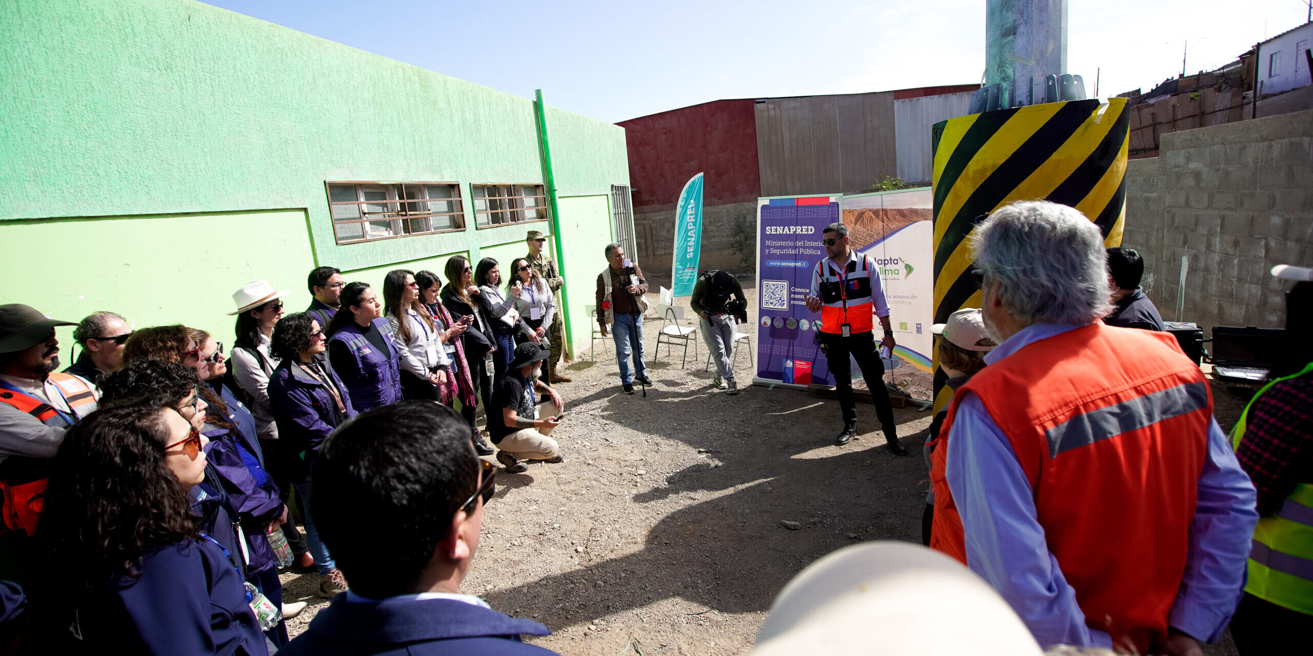 _SJE4635 Personas participantes del simulacro por aluvión en Taltal.